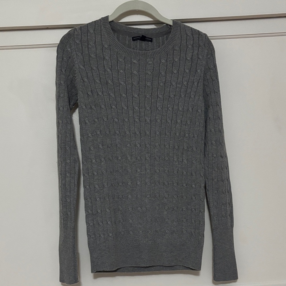 GAP Heather Gray cableknit Sweater size S.